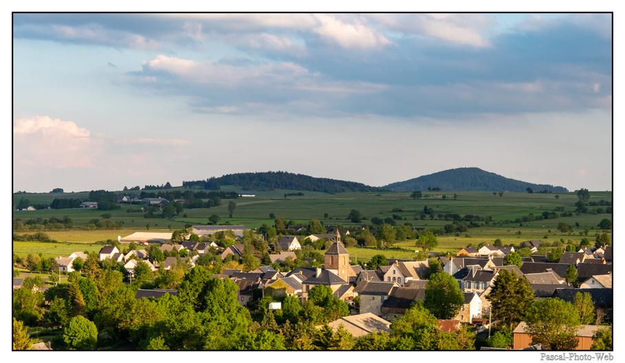 #Pascal-Photo-Web #Ville #Paysage #Puy-de-Dme #France #auvergne #patrimoine #touristique #medieval #montgolfiere